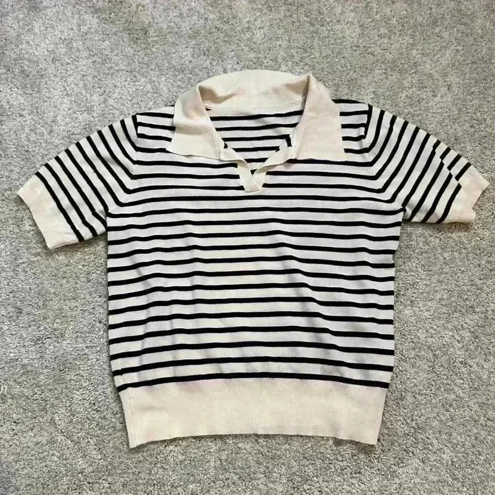 Gorgeous cream and black knit collared top